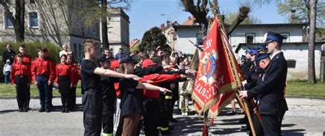 Uroczystość przekazania nowego samochodu strażackiego i ślubowanie MDP w Baligrodzie