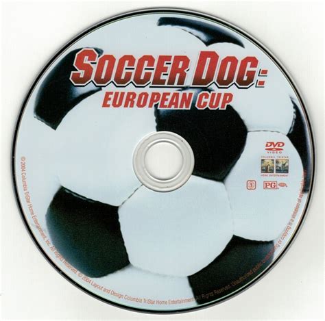 Plakat filmu Soccer Dog: European Cup przedstawiający psa z piłką nożną