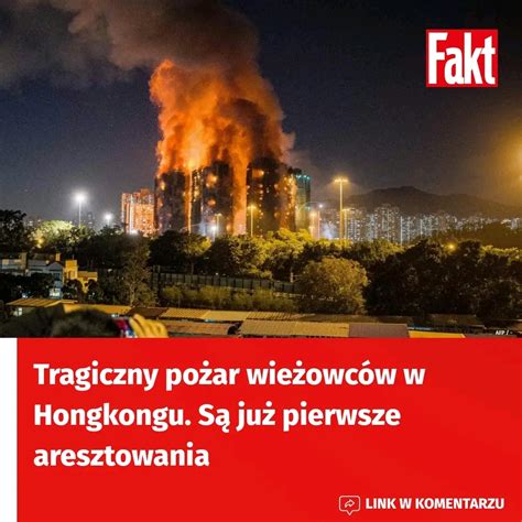 Zdjęcie płonących wieżowców w Hongkongu z widocznymi spadającymi fragmentami rusztowań