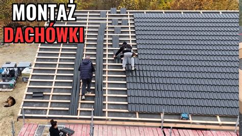 detal montażu dachówki karpiówki na dachu strażnicy