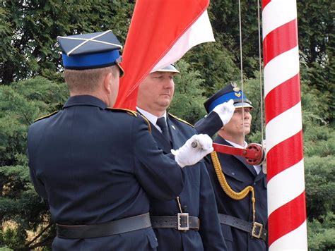 Wciąganie flagi na maszt, oficjalne przemówienia podczas jubileuszu