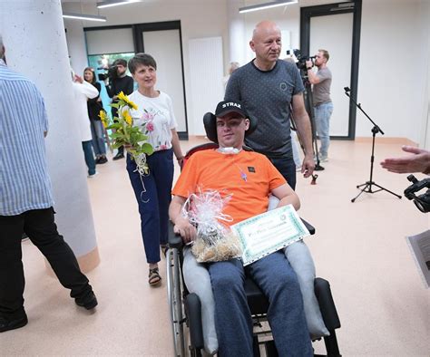 fotografia strażaka Piotra Milczarka po wybudzeniu ze śpiączki
