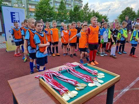 Ceremonia wręczenia medali młodym strażakom