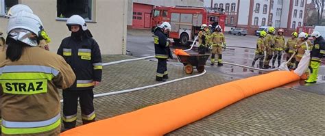 zdjęcie ratowników OSP podczas ćwiczeń