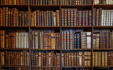 Zdjęcie współczesnej filii biblioteki w Bystrej (wnętrze, regały z książkami, kącik dziecięcy)