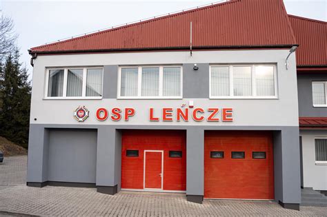 Współczesna remiza OSP Szczutkowo po remoncie oraz nowoczesny sprzęt ratowniczy