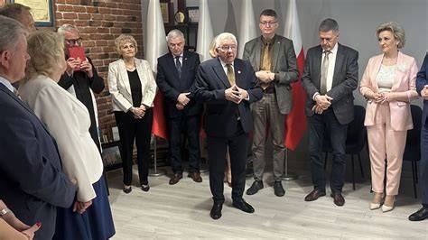 zdjęcie senatora Krzysztofa Słonia i posła Krzysztofa Lipca podczas uroczystości przekazania