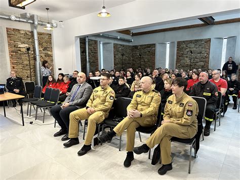 Wnętrze Kącika Pamięci Narodowej w remizie OSP Zaździerz