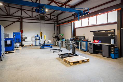 Infographic or photo showing the interior of OSP Żukowo's workshop with equipment