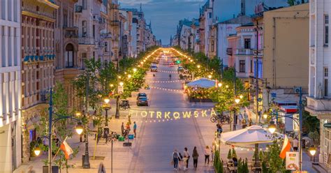 Panorama ulicy Piotrkowskiej w Łodzi zimową porą
