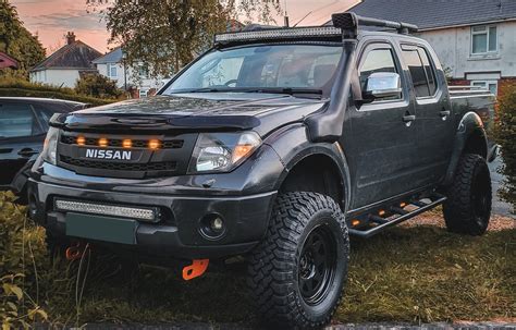 Zdjęcie lekkiego samochodu specjalnego Nissan Navara D40 FL