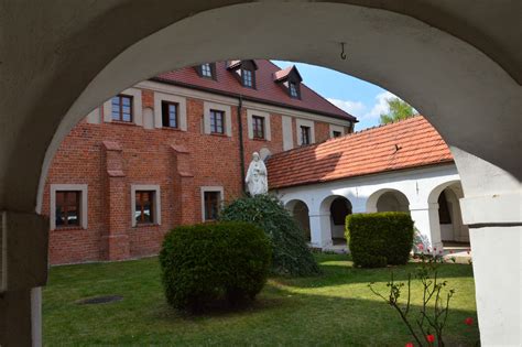 Zewnętrzny widok na nową remizę OSP w Kazimierzu Biskupim