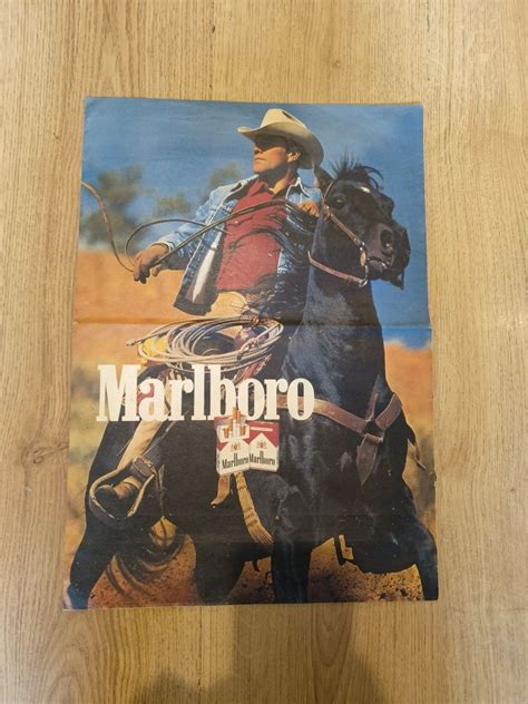 Historyczna reklama papierosów z filtrem lub plakat propagandowy Marlboro Man