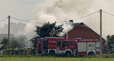 fot. Akcja ratunkowa po pożarze domu