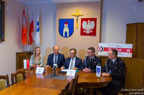 Podpisanie umowy przez zarząd OSP