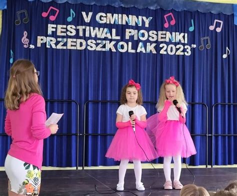 Zdjęcia z festiwalu piosenki dziecięcej w Oblęgorku