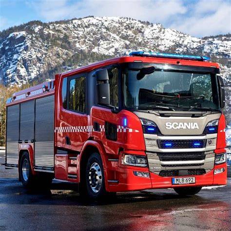 Photo of the ceremonial welcome of the new Scania fire truck with flare lights