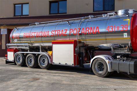 Zdjęcie strażackiej cysterny na podwoziu Scania Streamline