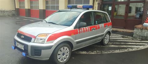Nowy samochód ratowniczo-gaśniczy dla OSP Jaworzyna Śląska podczas oficjalnego przekazania