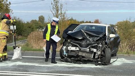 Wypadek w Radlinie. Zderzyły się trzy samochody, ranne dziecko. Trasa krajowa zablokowana.