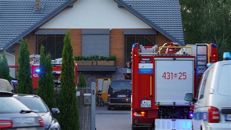 Pożar garażu w Kostomłotach Drugich. Pali się piec centralnego ogrzewania w zakładzie stolarskim w podkieleckich Dyminach.