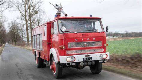 Zestawienie historycznych modeli samochodów gaśniczych marki Jelcz i Star