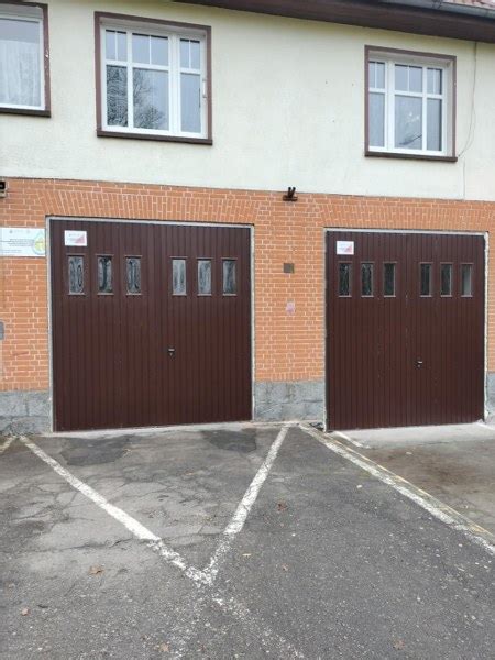 Zdjęcie zbyt wąskiej bramy w remizie OSP Błotnica