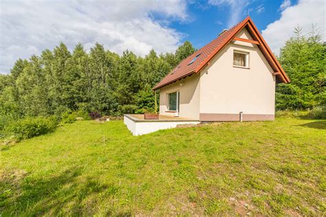 zdjęcie przedstawiające dom jednorodzinny, gdzie doszło do tragedii