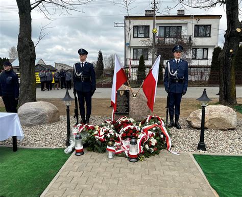 Uroczystość odsłonięcia tablicy pamiątkowej podczas obchodów 100-lecia OSP