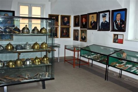 Kolekcja hełmów strażackich z różnych epok, Muzeum Pożarnictwa w Lidzbarku