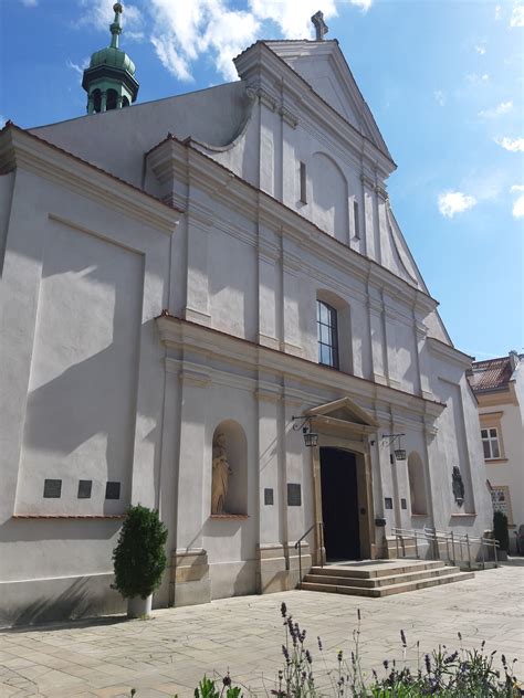 Kościół św. Mikołaja w Miejskiej Górce po pożarze, widoczne zniszczone prezbiterium