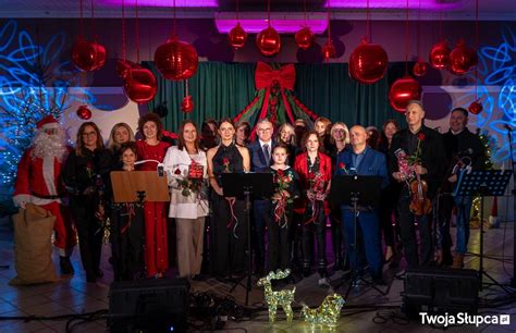 Fotografia sali OSP w Cieninie Zabornym udekorowanej na bal