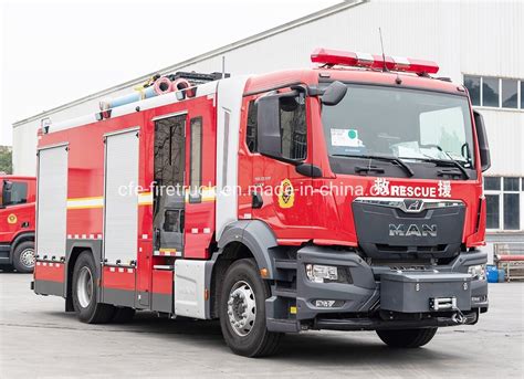 Thematic photo of a MAN fire truck being ceremonially welcomed