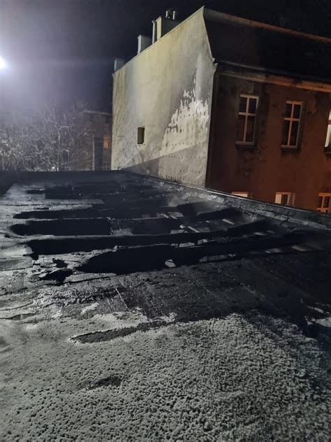 Zabrze Mikulczyce, pożar domu przy ul. Mickiewicza - zniszczone wnętrze, śledztwo