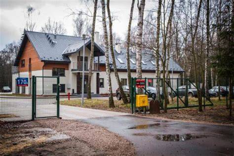 Zdjęcie przedstawiające nowoczesny Ośrodek Rehabilitacji Zwierząt 