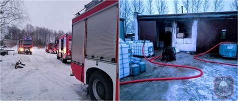 Strażacy wypompowujący wodę z zalanej piwnicy