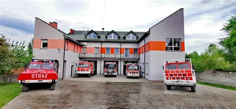 Historyczne zdjęcie remizy OSP Bliżyn lub pierwszego wozu strażackiego