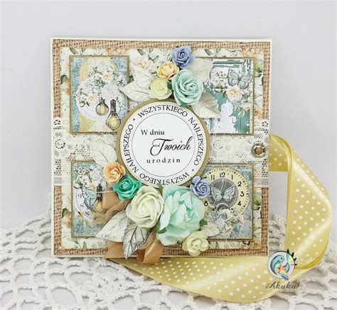 Przykład kartki urodzinowej w stylu vintage z ciepłą kolorystyką i ozdobami.