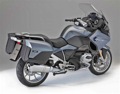 zdjęcie profilowe BMW R 1200 RT w trasie, ukazujące jego turystyczną sylwetkę