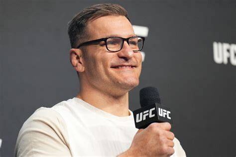 Stipe Miocic z pasem mistrzowskim UFC wagi ciężkiej