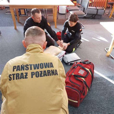 Strażacy OSP podczas egzaminu z kwalifikowanej pierwszej pomocy