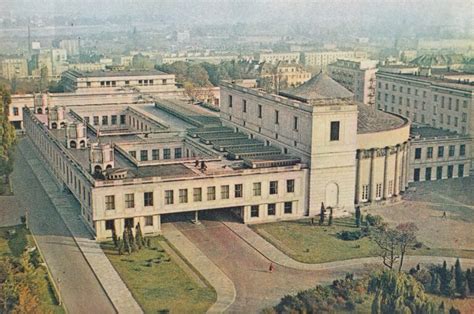 Historyczne zdjęcie budynku Prezydium Wojewódzkiej Rady Narodowej w Opolu