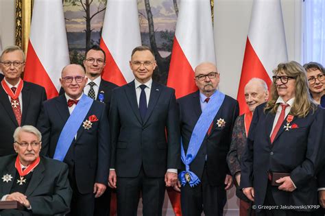 Zdjęcie przedstawiające galę wręczenia odznaczeń państwowych strażakom