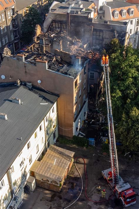 Zdjęcie zniszczeń po pożarze w kamienicy na ulicy Piłsudskiego