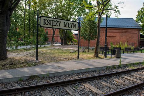 wnętrze loftu na Księżym Młynie ukazujące industrialny styl
