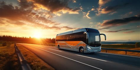 zdjęcie autokaru objętego płomieniami na autostradzie A2 w nocy