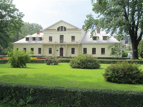 Dawny dwór Leszczyńskich i Świerczków w Łobozewie