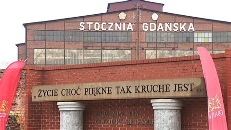 fotografia hali Stoczni Gdańskiej przed pożarem podczas koncertu Golden Life