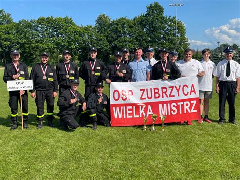 Historyczne zdjęcie założycieli lub pierwszych członków OSP Zubrzyca Wielka