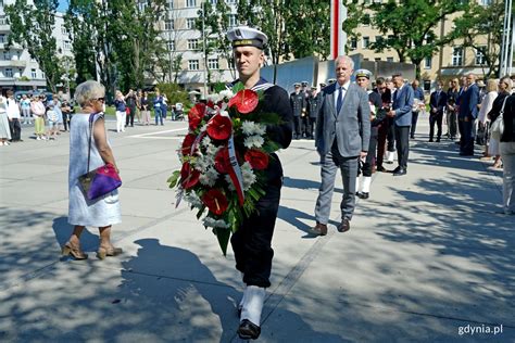 mieszkańcy Kamienia Pomorskiego podczas uroczystości upamiętniających